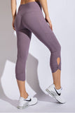 KEYHOLE CAPRI LEGGINGS